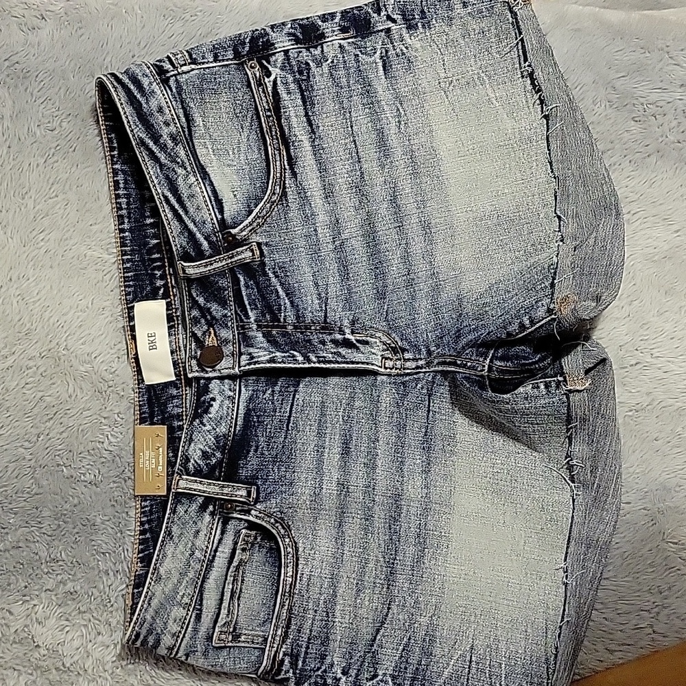Buckle low rise shorts size 31